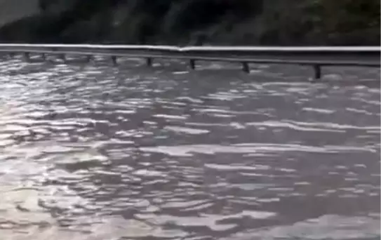 İstanbul'da Sağanak Yağış Etkili Oldu