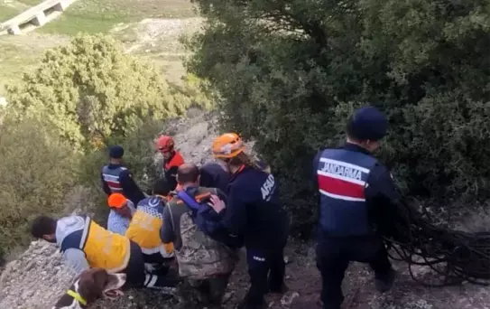 Uşak'ta Avlanırken Dereye Düştü