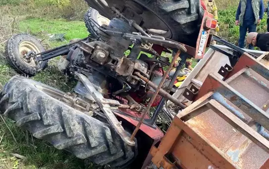 Balıkesir'de Traktör Devrildi, Sürücü Yaralı