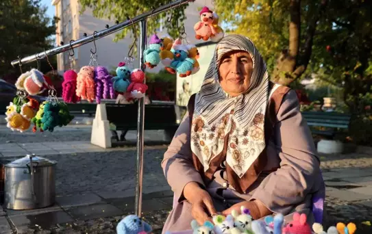 Deprem ve Kanserle Mücadelede Amigurumi Terapi