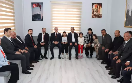 MHP'den Gençliğe Vurgulayan Mesajlar