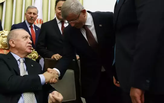 Davutoğlu'ndan AK Parti'ye dönüş sinyali: Bunu derlerse tereddüt etmem, giderim