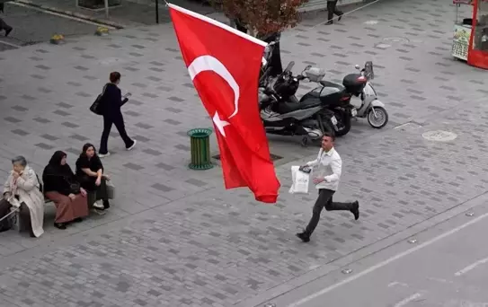 Düzce'de Bayrak Hassasiyeti: Duygusal Anlar Yaşandı