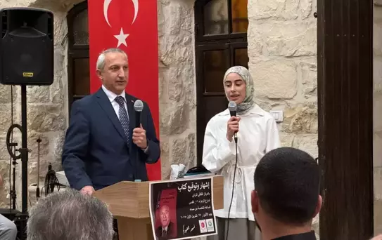 Mahmud Sibeh'in 'Arayan Bulur' Kitabının Tanıtımı