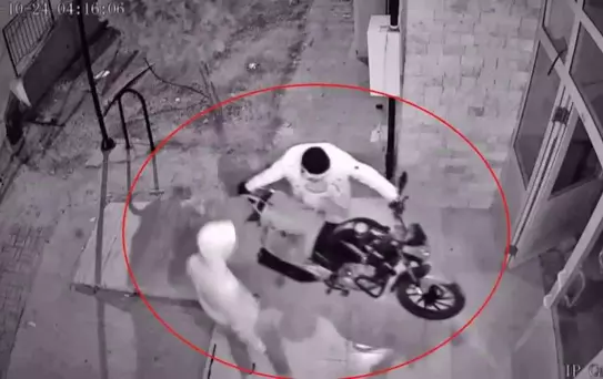 Hatay'da Motosiklet Hırsızlığı Kamerada