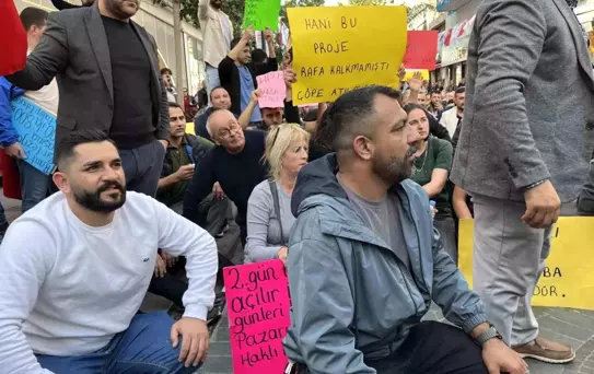 Pazarcılar Bostanlı Pazarının Özel Şirkete Devredilmesine Tepki Gösterdi