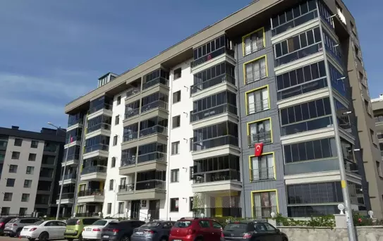 Çanakkale'de Balkon Kazası: Eş Yargılanıyor