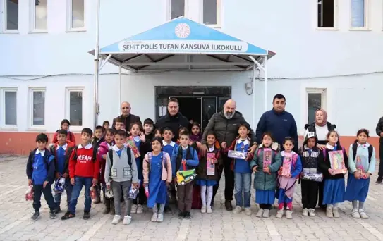 Ağrı Emniyet Müdürü Önder'den şehit meslektaşının ismini taşıyan okula ziyaret