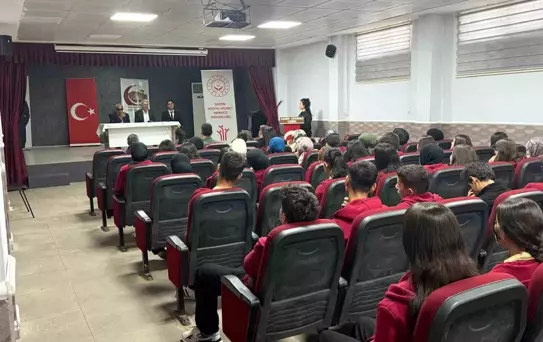 Batman'da şehit aileleri ile gaziler öğrencilerle bir araya geldi