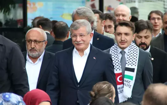 Ahmet Davutoğlu: 'Devlet darda, millet sıkıntıda yardım için elimden geleni yaparım'