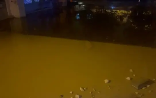 Bergama ve Kırkağaç'ta Sağanak Yağış