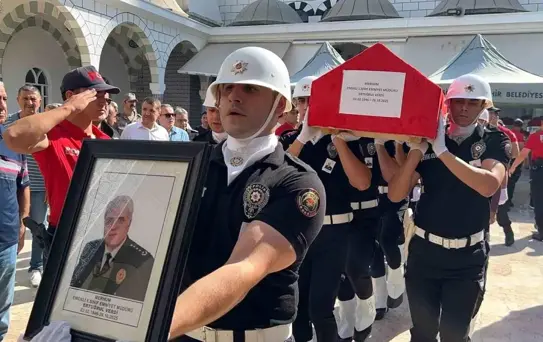 Şehit Emniyet Müdürü Altuğ Verdi'nin babası Mersin'de toprağa verildi