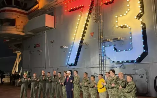 Trump, USS George Washington'ı Ziyaret Etti