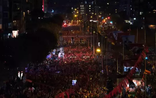 Bursa'da Cumhuriyet Bayramı Coşkusu: On Binler 'Cumhuriyet Yürüyüşü'nde Buluşuyor