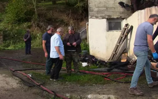 Artvin'de Yangın: Ahşap Ev Kullanılamaz Hale Geldi