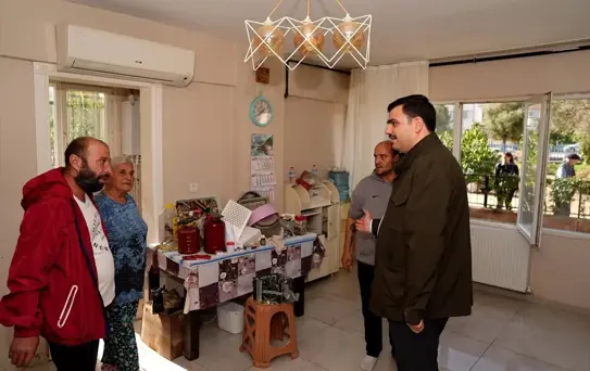 AK Parti Genel Sekreteri İnan, selden etkilenen İzmir'in Foça ilçesinde incelemelerde bulundu