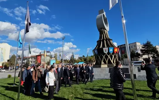 Çorum'da Türk Dünyası Abidesi törenle açıldı