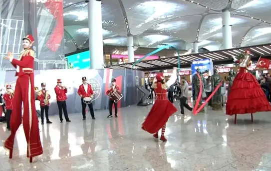 Cumhuriyet Bayramı coşkusu İGA Havalimanı'nda