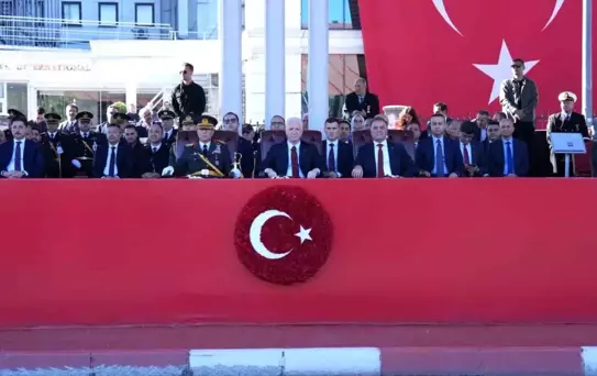 Cumhuriyet'in 102. yıl dönümü Vatan Caddesi'nde coşkuyla kutlandı