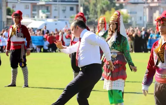 Fethiye'de Cumhuriyet Bayramı Coşkusu: Kaymakam Akkaya'nın Zeybek Gösterisiyle Unutulmaz Anlar