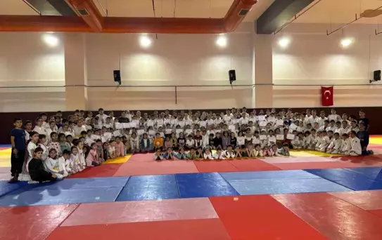 Salihli'de 250 Judocu Kemer Sınavında Ter Döktü