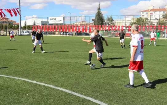 Veteranlar Maçında Dostluk Kazandı