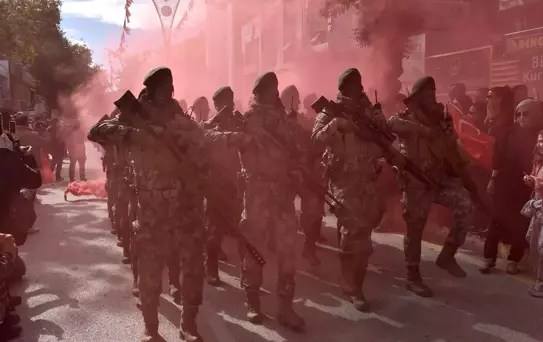 Van ve çevre illerde Cumhuriyet'in 102. yılı törenlerle kutlandı