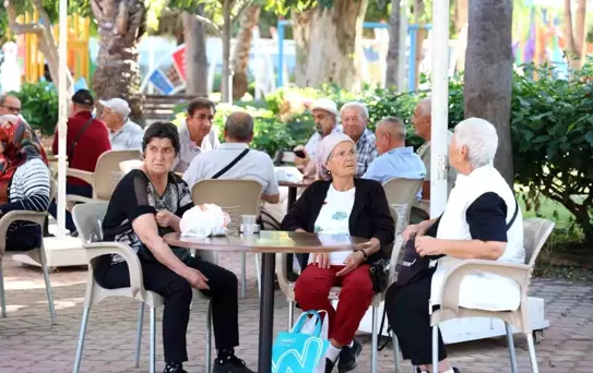 Alanya'da Emekliler Kahvesi Hizmete Açıldı
