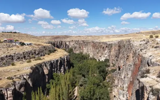 Ihlara Vadisi'nde Sonbahar Ziyaretçi Yoğunluğu