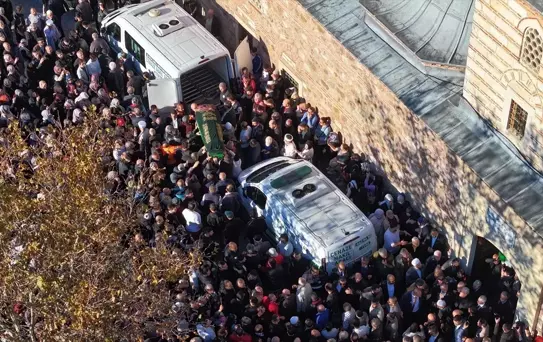 Gebze'de Çöken Binanın Cenazeleri Toprağa Verildi