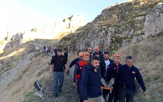 Van Kalesi'nde Düşen Kişi Kurtarıldı