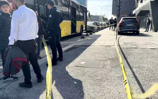 İETT Otobüsünde Bıçaklı Saldırı: 1 Ölü, 2 Yaralı
