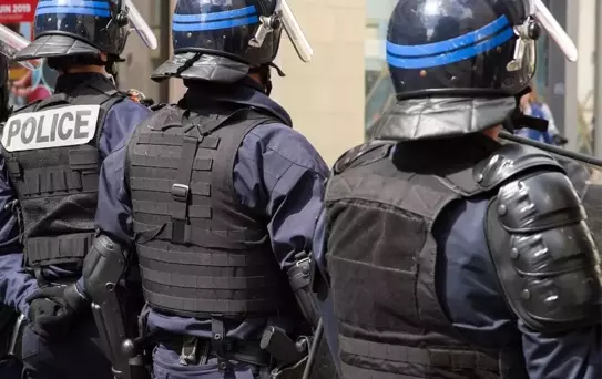 Lyon'da Rafineride Silahlı Soygun