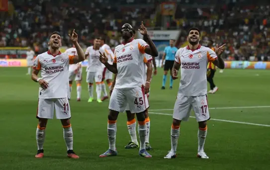 Galatasaray'da 3 futbolcuya zam kararı