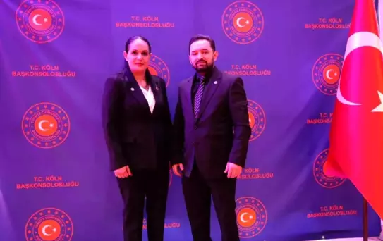 Köln'de Kayserili Birlik Gösterisi