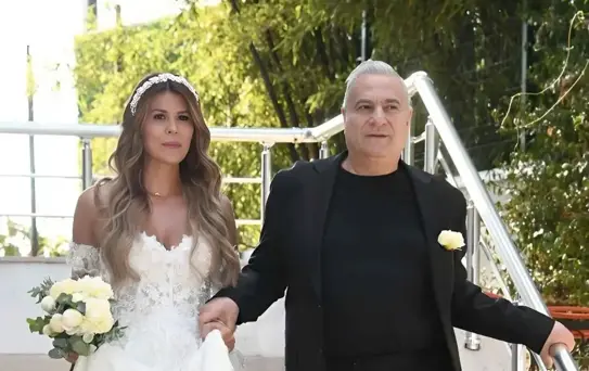 Mehmet Ali Erbil'den eşine dudak uçuklatan jest