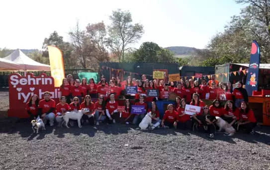 Akbank Gönüllü Gençlerle Hayvanlara Destek