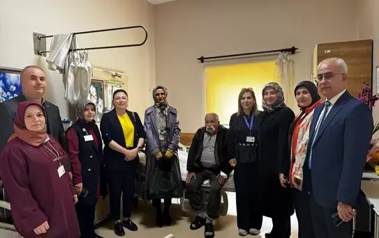 Tokat Valisi Köklü'nün eşi Yasemin Köklü'den rahatsızlanan şehit babasına ziyaret