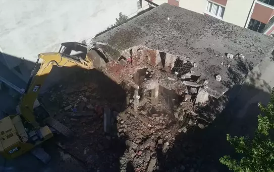Türkeli'de Metruk Binalar Yıkıldı