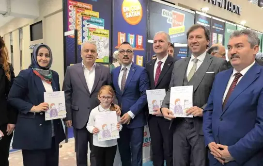 9 Yaşındaki Öğrenci Filistin İçin Kitap Yazdı