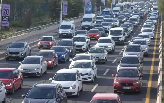 Ankara'da Trafik Yoğunluğu Artıyor