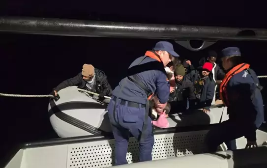 Çeşme ve Seferihisar'da Düzensiz Göçmen Kurtarıldı