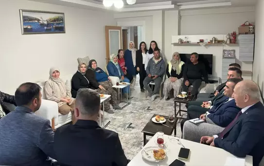 MHP'den Komşu Ziyareti