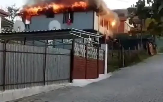 Yalova'da İki Katlı Binada Yangın