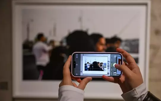 Zeki Demirkubuz'un Yalnızlık Temalı Fotoğraf Sergisi