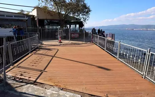 Kocaeli'de Değirmendere Sahiline Yeni Yaya Geçiş Köprüsü İnşa Edildi