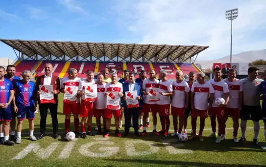 Niğde'de Efsane Futbolcular Sahada