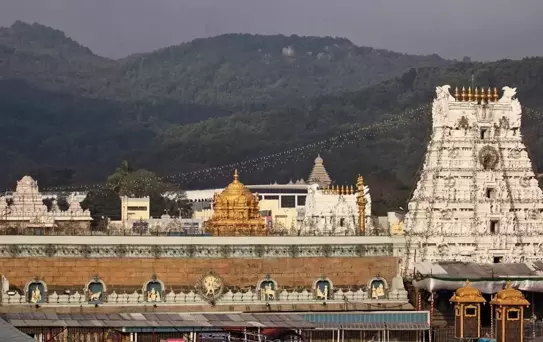 Hindistan'da tapınaktaizdiham: 12 ölü