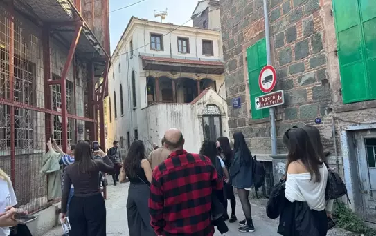 İEÜ Öğrencilerinden Yapay Zeka ile İzmir Tablosu