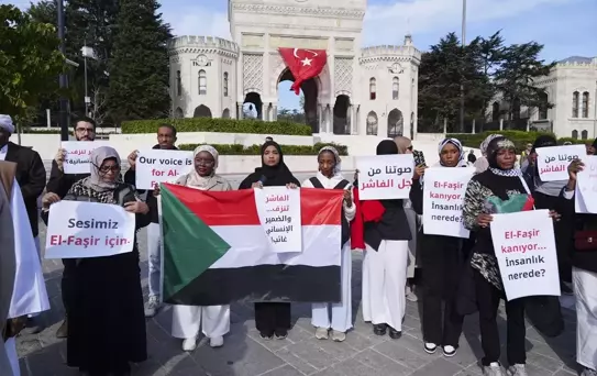 İstanbul'da Sudan İçin Dayanışma Gösterisi